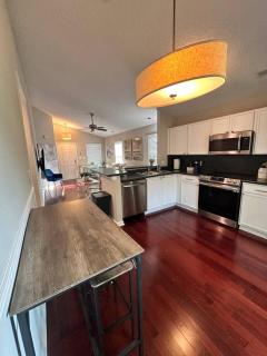 Modern comfort 2BR-2BA Retreat - 5