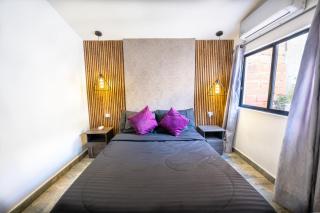 Provenza! Golden Jacuzzi - 5BR only 1 Block from lleras - 2