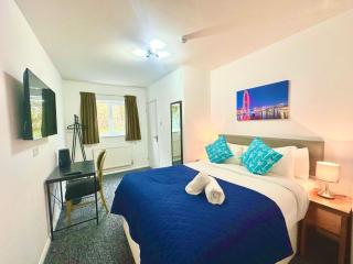 Henley Lodge - 9