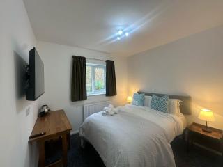 Henley Lodge - 3