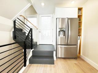 The Executive - Center-City - 3BR-4Bath-Private-Garage - 6