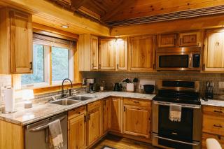 "Alpine Hills" Cozy Hideaway RRG Cabin w/ Hot Tub - Stanton - 8