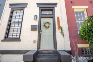 The Baymiller Row - For 6 - 1