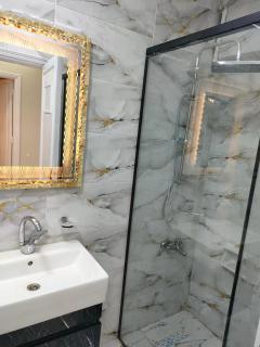 شقه فندقيه أمام سيتى ستارز وفندق الانتركونتنال مباشره مدينة نصر - 2