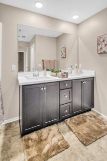 Stylish 3br 3 Bth w fireplace - 1