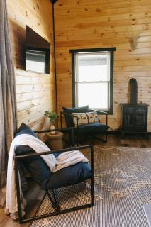 "Valley View Lodge" RRG - Modern Stay w/ Hot-tub - 5