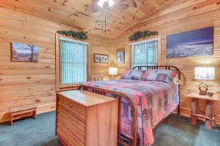 Charming Austin Cabin on 96 Acres of Land! - 5