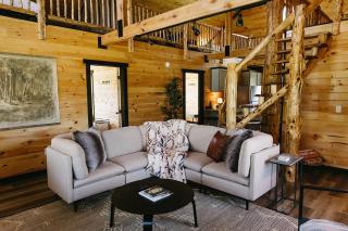 "Valley View Lodge" RRG - Modern Stay w/ Hot-tub - Stanton - 3