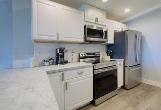 2 bed 2 bath penthouse condo with AC and Ocean Views - 3