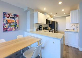 2 bed 2 bath penthouse condo with AC and Ocean Views - 5