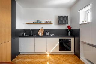 Classic Top-Floor Studio in the Historic Center with Views - 7