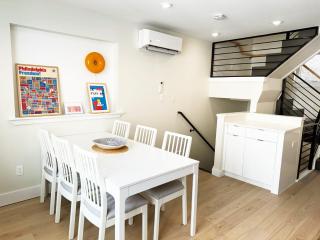 The Executive - Center-City - 3BR-4Bath-Private-Garage - 2