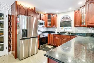 Hidden Paradise on 5 Acres with Hot Tub and Deck! - - 5