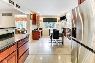 Hidden Paradise on 5 Acres with Hot Tub and Deck! - - 4