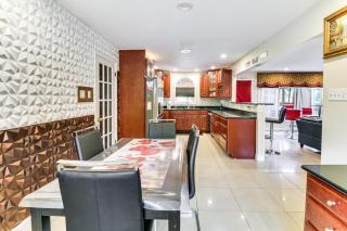 Hidden Paradise on 5 Acres with Hot Tub and Deck! - - 3