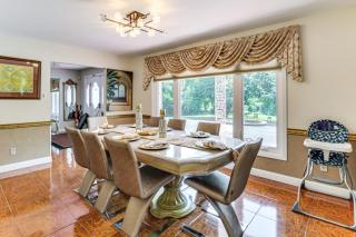 Hidden Paradise on 5 Acres with Hot Tub and Deck! - - 2
