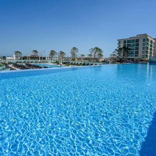 Infinity ApartHotel- Five Star Pool & Beach Resort - 3