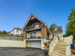 Explore North Cornwall from this Spacious 3‑Bedroom Holiday Home | Moments from the Camel Trail | Near Showground | Walk to Wadebridge Eateries | Easy Access to Padstow, Rock & the Coast | Free Parking - 0