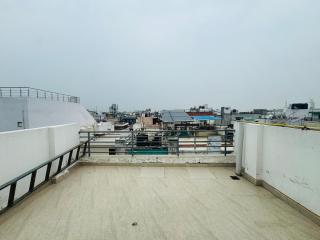 1 BHK BIG FLAT with 2 Balcony - New Delhi - 2