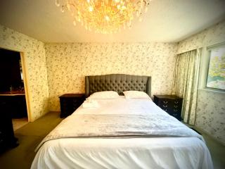 Spacious place Close to UBC -1 - 3