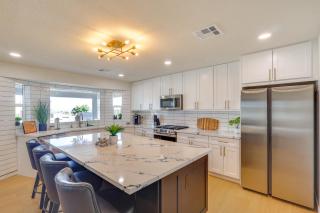 2 Mi to Windsor Beach! Updated, Sleek Family Home - 6