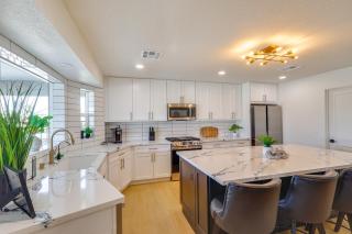 2 Mi to Windsor Beach! Updated, Sleek Family Home - 5