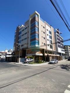 Apartamento novo, praia de Bombas a uma quadra do mar, com piscina aquecida - 0