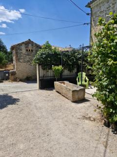 Grand mas provençal 4 chambres, dortoir 7 pers, idéal familles groupes, fraîcheur d'été - Montfaucon - 4