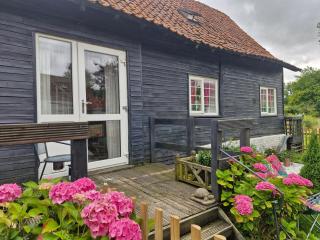 Cosy cottage at rustic escapes - 0