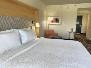 Holiday Inn & Suites - Fayetteville W-Fort Bragg Area by IHG - 4