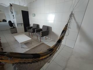 Espaço individual com sofá-cama rede mesa de jantar poltronas Ar Banheiro compartilhado - 5