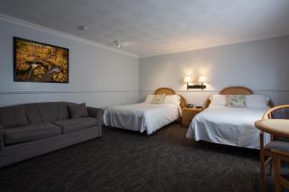 Place 19-67 Restaurant Motel - 9