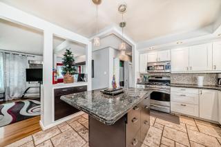 Transit-friendly, Cozy Retreat in the Southeast - Calgary - 8