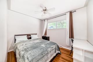 Transit-friendly, Cozy Retreat in the Southeast - Calgary - 7