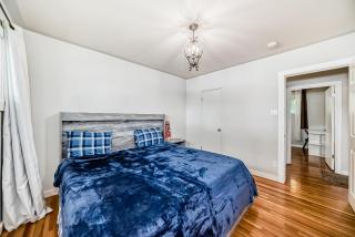 Transit-friendly, Cozy Retreat in the Southeast - Calgary - 6