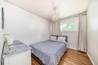 Transit-friendly, Cozy Retreat in the Southeast - Calgary - 3