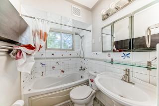Transit-friendly, Cozy Retreat in the Southeast - Calgary - 1