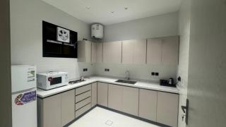 شقه مفروشه فاخره ومميزه - Abha - 1