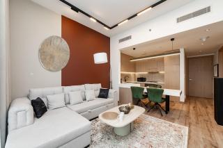 Oakley Square 1BR Apartment with maid's room - 9