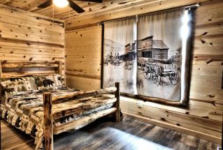 Wagon Wheel - Pigeon Forge - 1