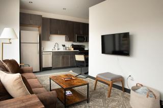 Deer District Studio Apt - One Block from Fiserv and Baird - 3