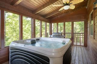 Sleeps 20 3 Cabins w Hot Tubs Game Room Fire Pit Dudley Trio by AvantStay - 8