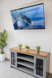 Stylish Getaway Apartment in the Heart of Cabos Golden Zone - Cabo San Lucas - 1