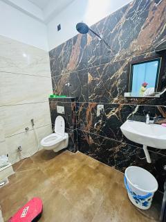 Shreeram Guest House Ujjain -Family AC Rooms -Near Mahakaleshwar temple - 1