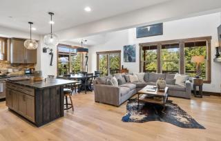 Prospector Pines Treetop Escape in Suncadia- Fairway View, BBQ, Outdoor Fireplace, Smart TVs, Hi-speed Wi-Fi - 2