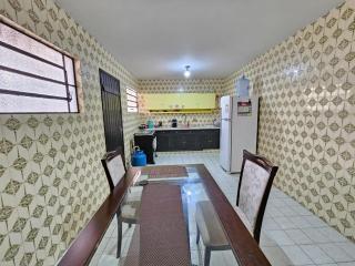 Casa confortável com estacionamento interno - 1