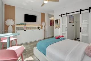 Tropical South Beach Condo - Pool & Miami Beach Vibes - 6