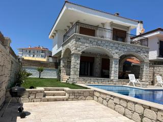 Çeşme Reisdere kiralik havuzlu villa - 1
