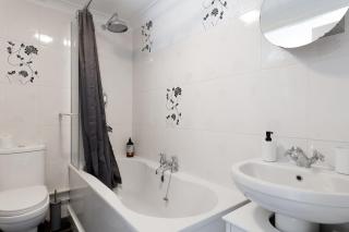 Gorgeous 2-Bed Located in Quiet Area with Nearby Stations - Brighton & Hove - 6