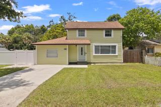 Two-Story Beach Cottage - 8
